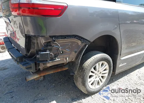 2015 Toyota Sienna Xle 8 Passenger z USA, uszkodzony, nr VIN 5TDYK3DC5FS602417